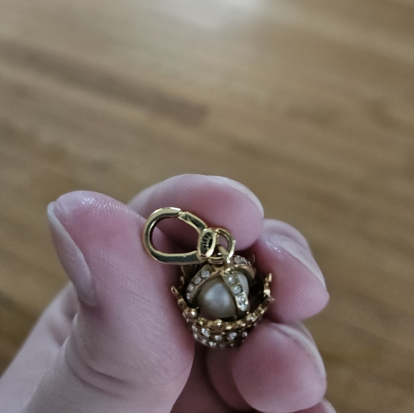Rare New Juicy Couture Gold Tone C Crown Mini Charm With Pearl And J - Picture 13 of 16